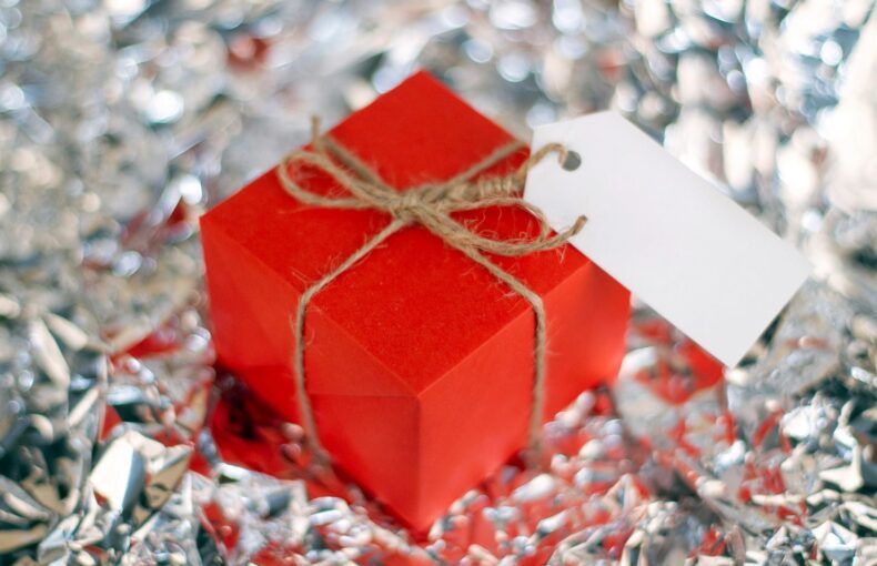 Top 10 Personalised Inexpensive Valentine's Gifts from the Heart